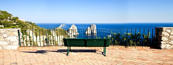 Trip Fun Feriendestination - Capri ist eine blühende Insel mit weißen Gebäuden, die einen schönen Kontrast zum tiefen Blau des Meeres bilden. Die durchschnittlichen Frühlings- und Herbsttemperaturen liegen bei etwa 14°-16°C, die besten Reisemonate sind April, Mai, Juni, September und Oktober. Auch in den Wintermonaten sorgt das milde Klima für Wohlbefinden und eine üppige Vegetation. Die beliebtesten Orte für Capri Ferien, locken mit besten Angebote für Hotels und Ferienunterkünfte mit Werbeaktionen, Rabatten, Sonderangebote für Capri Urlaub buchen.