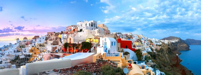 Trip Fun Feriendestination Griechenland - Wer kennt sie nicht, die märchenhaften Bilderbuchfotos von Santorin? Strahlend weiße Häuser mit leuchtend blauen Kuppeln, schmiegen sich an die Hänge der zerklüfteten Steilküste. Für die meisten der Inbegriff von Griechenland, jedoch Griechenland ist mehr – viel mehr! Die beliebtesten Orte für Ferien in Griechenland, locken mit besten Angebote für Hotels und Ferienunterkünfte mit Werbeaktionen, Rabatten, Sonderangebote für Griechenland Urlaub buchen.